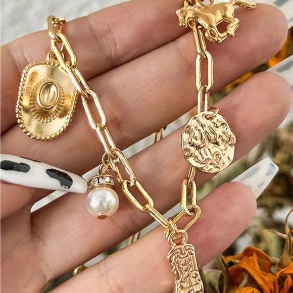 🎄🎅🏼 Charm Necklace ✨NWT✨ - Picture 5 of 5